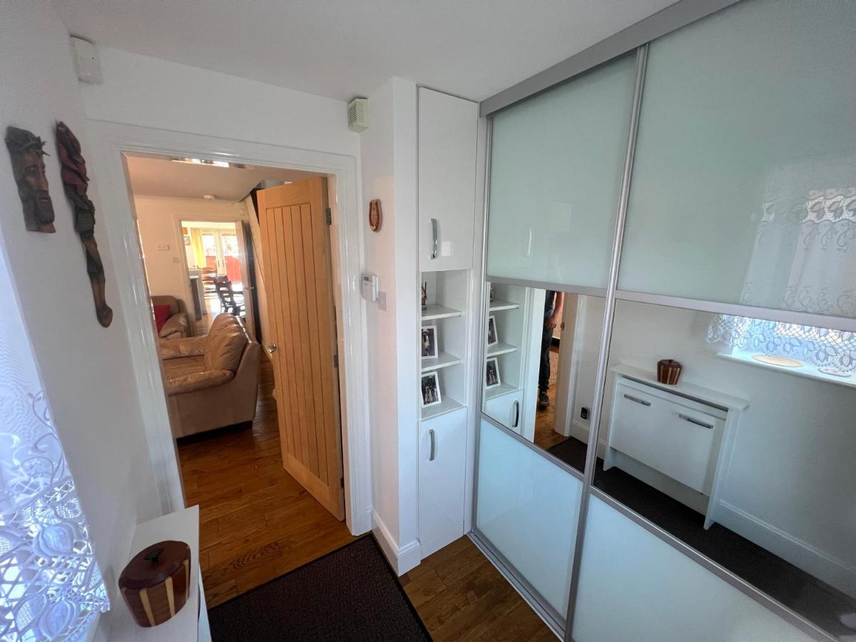 Simply Stunning 2 Bedroom Home With Parking Space นอตติงแฮม ภายนอก รูปภาพ