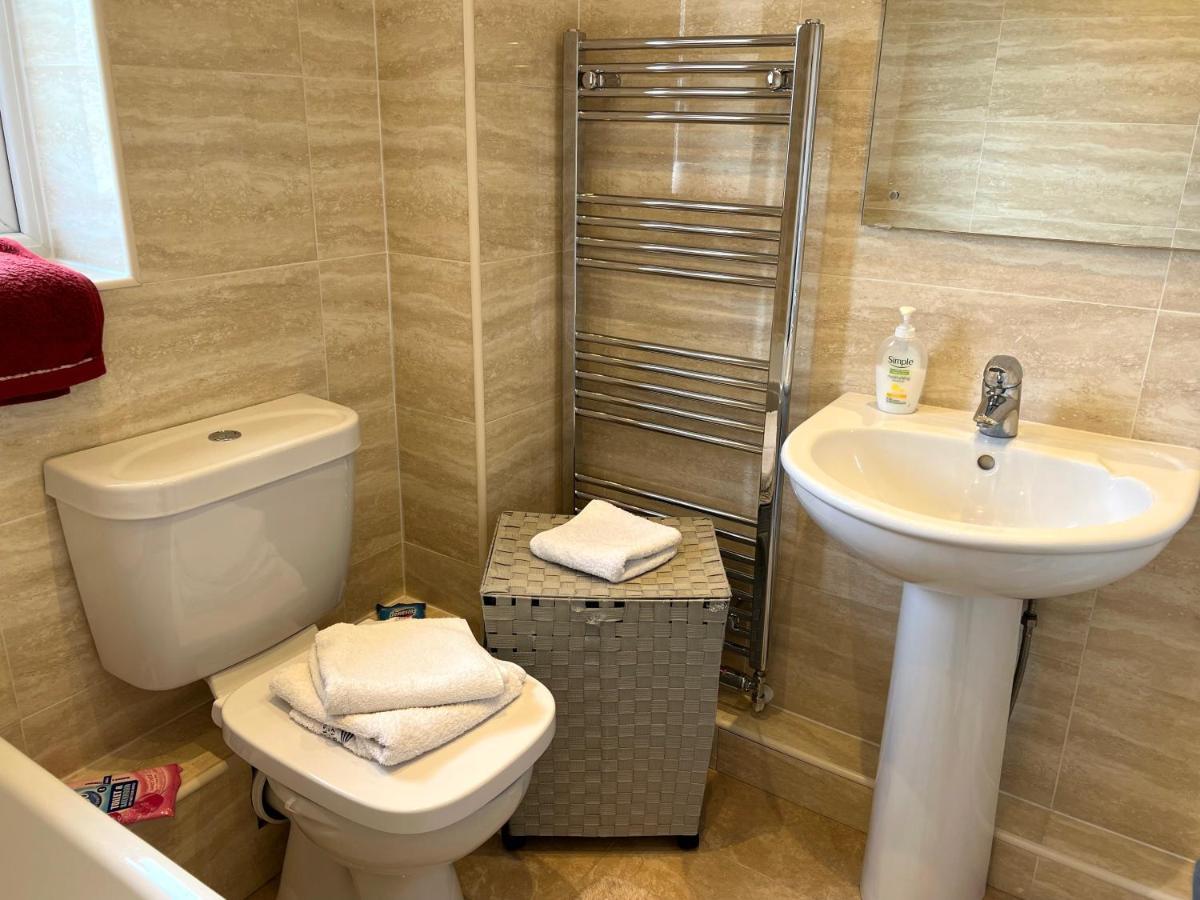 Simply Stunning 2 Bedroom Home With Parking Space นอตติงแฮม ภายนอก รูปภาพ