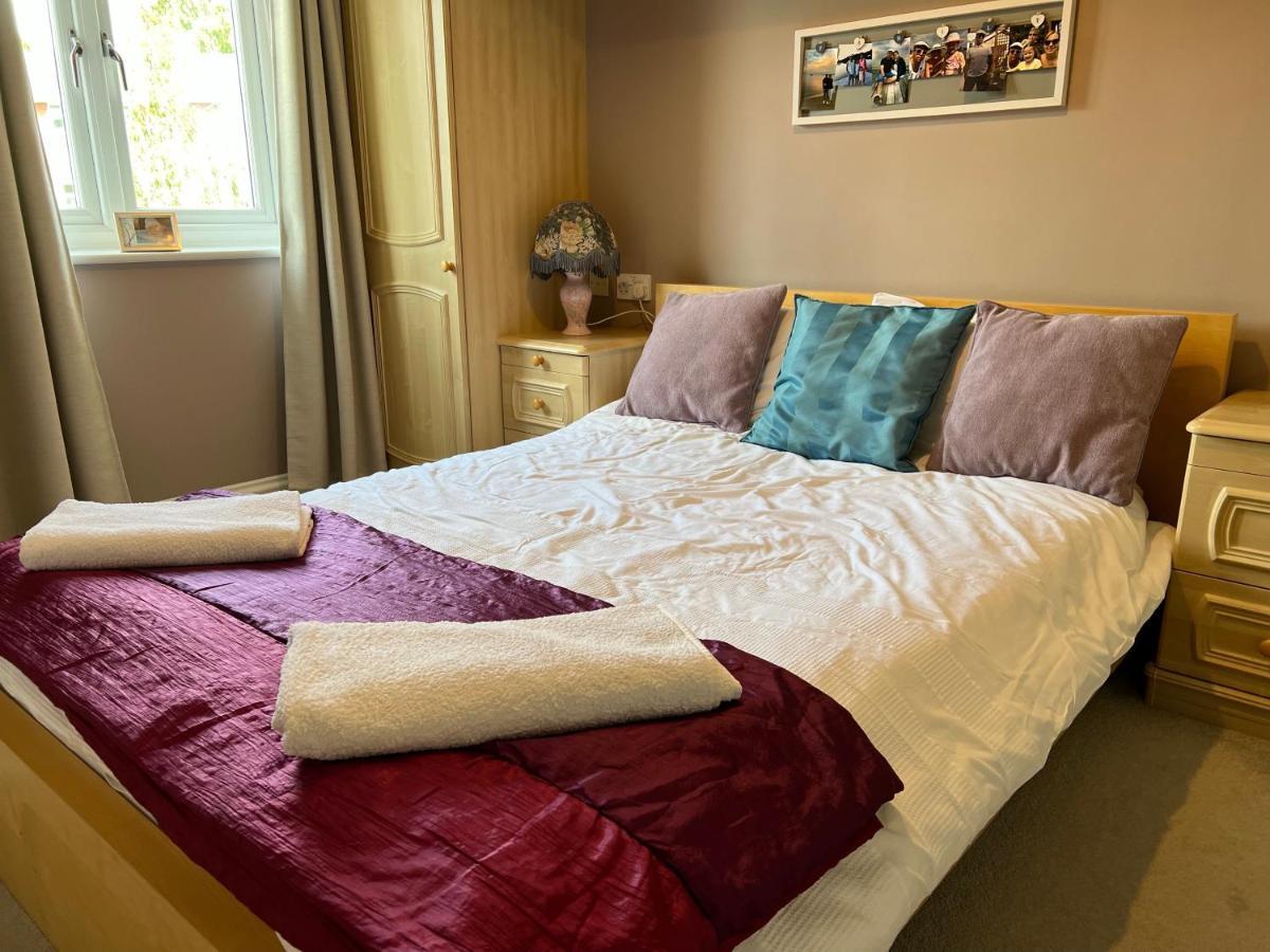 Simply Stunning 2 Bedroom Home With Parking Space นอตติงแฮม ภายนอก รูปภาพ